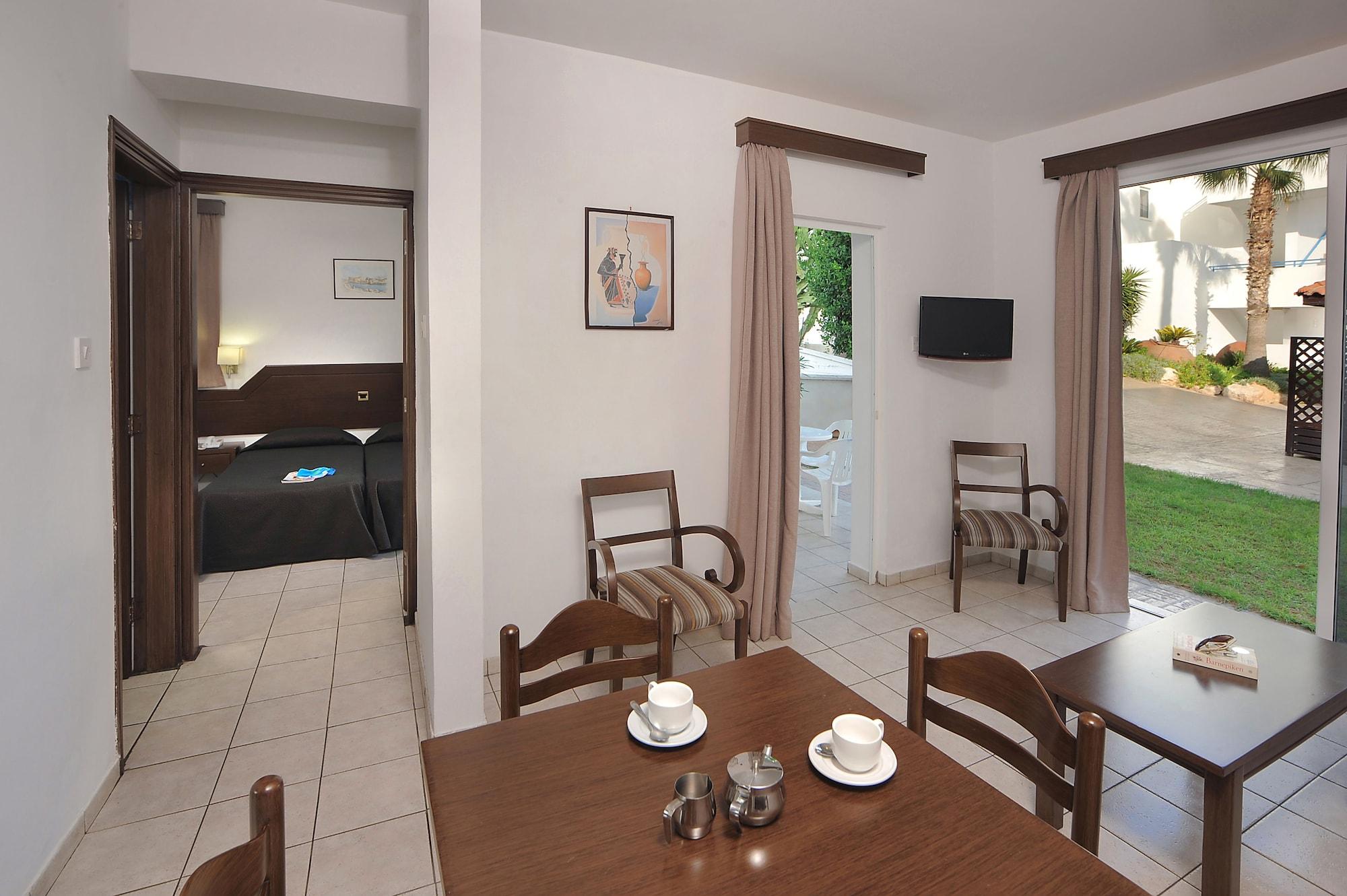 Petrosana Hotel Apartments Agia Napa Exterior foto