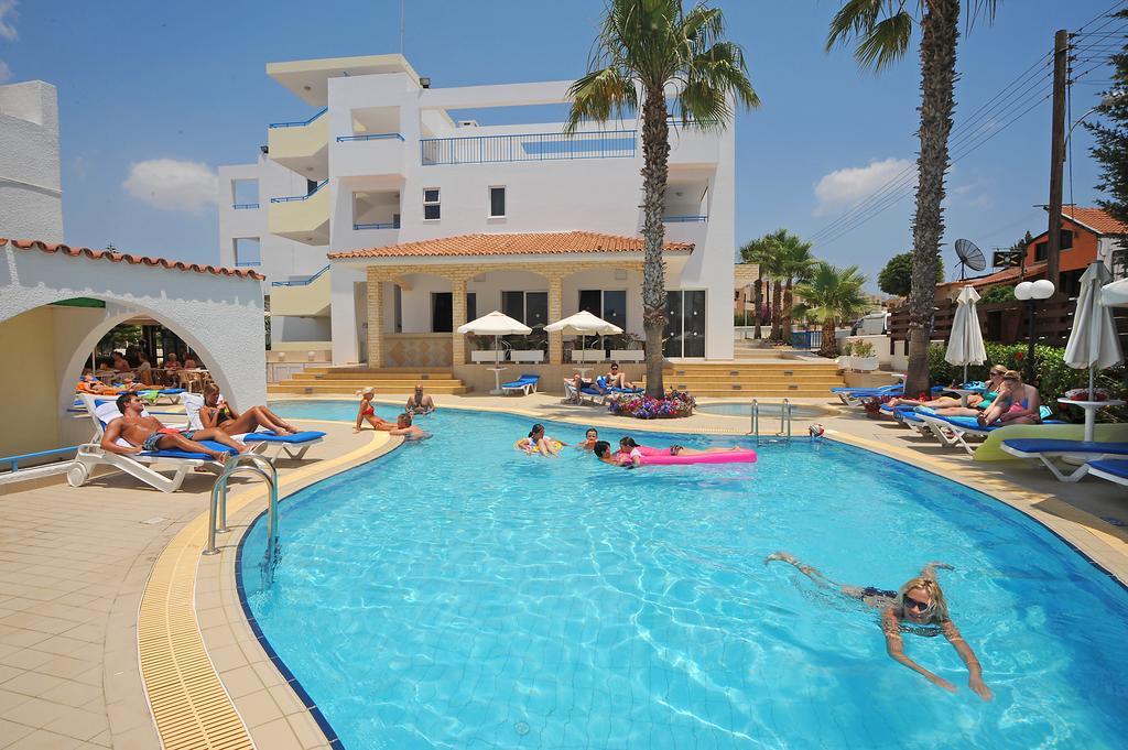 Petrosana Hotel Apartments Agia Napa Exterior foto