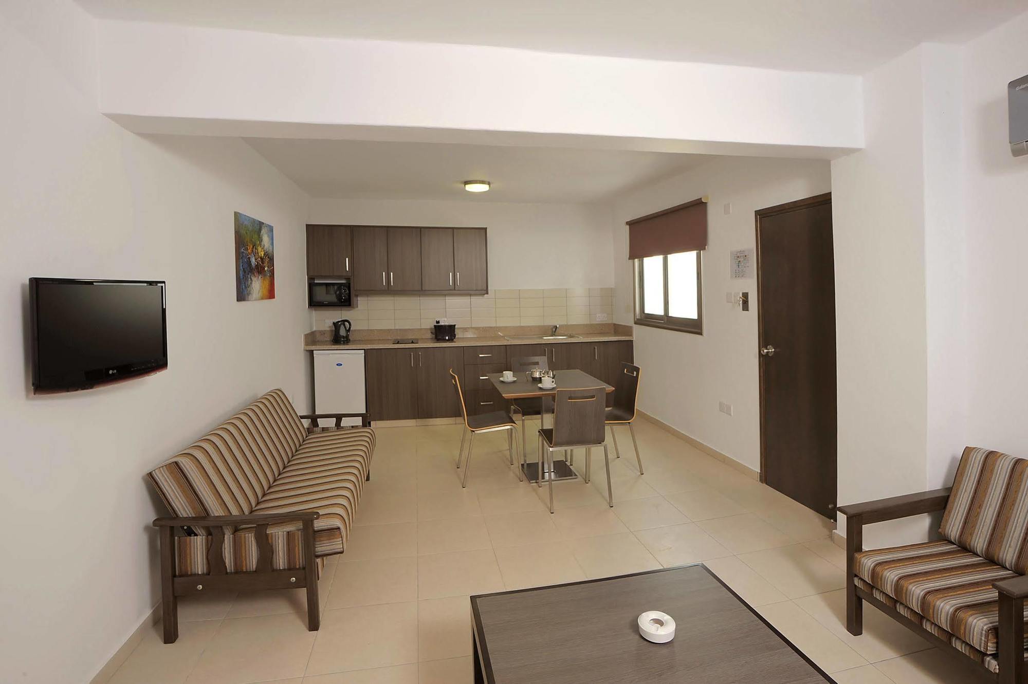 Petrosana Hotel Apartments Agia Napa Exterior foto