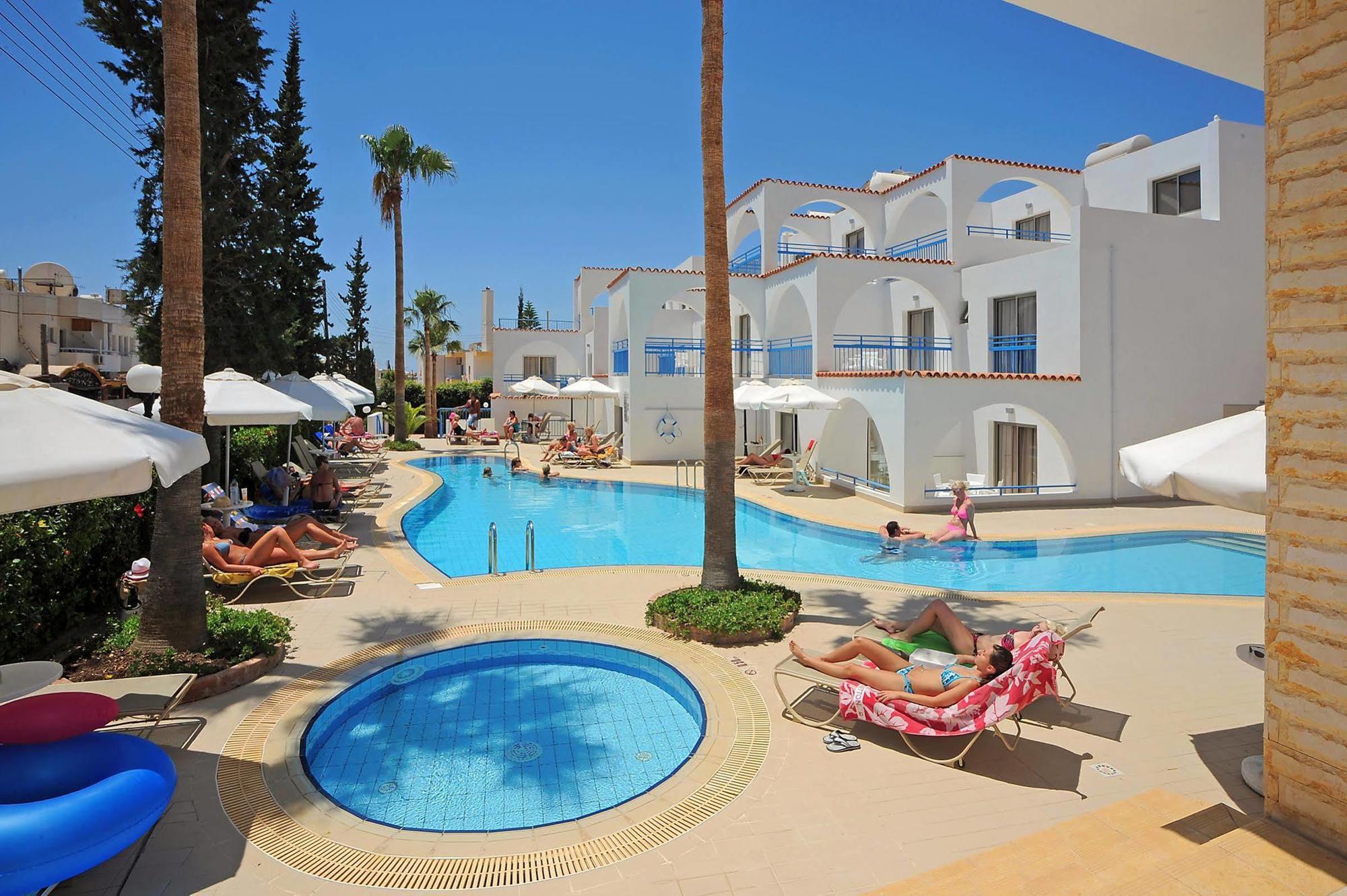 Petrosana Hotel Apartments Agia Napa Exterior foto
